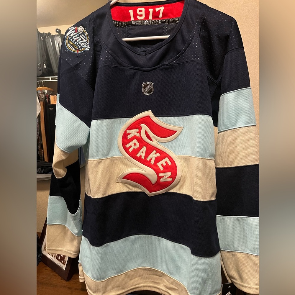 Seattle Kracken 2024 NHL Winter Classic Breakaway Jersey (Women’s)